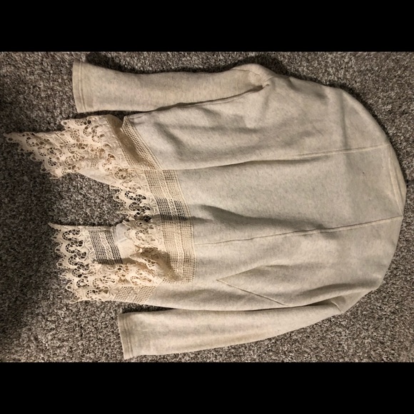 Sweater - Picture 4 of 4